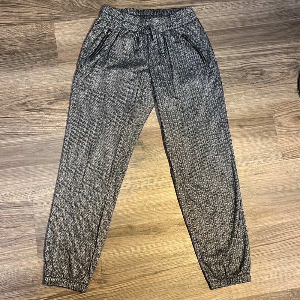 Herringbone black/white size small elastic waist jogger style pants